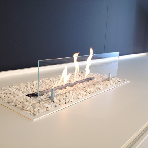 In de showroom van Kast-ID Antwerpen staat deze leuke opstelling van een woonkamer aangekleed met een haardmeubel met Bio ethanol.  Kast-ID Antwerpen